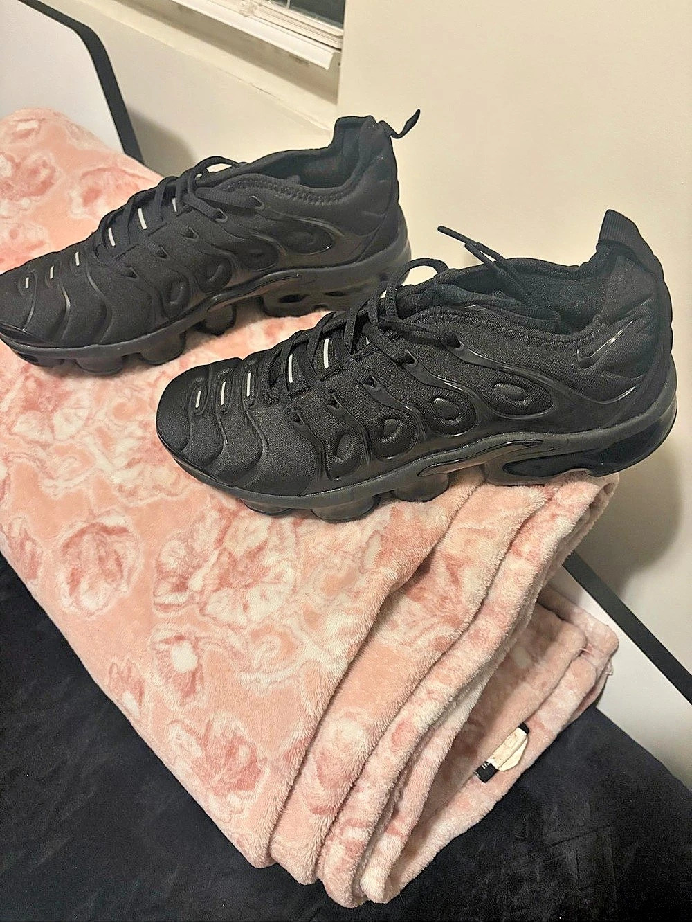 Nike Air Vapormax Plus Black US 8.5 Like New
